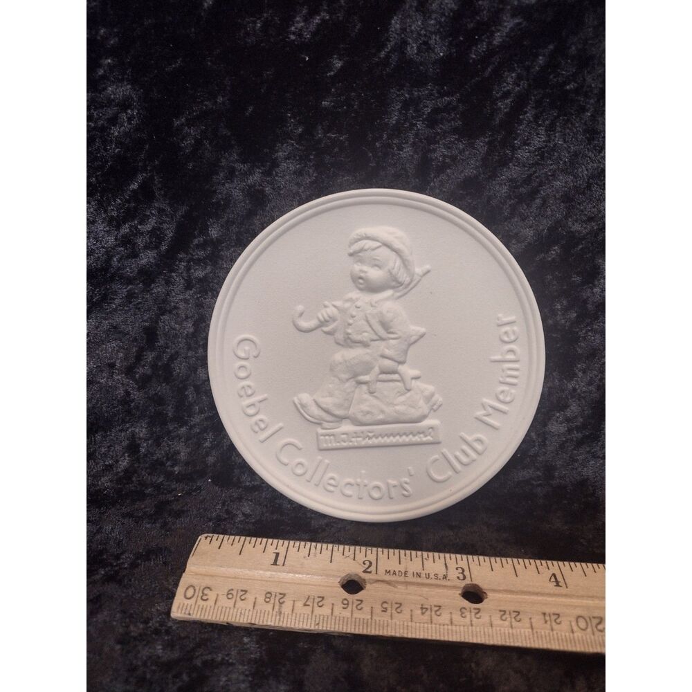 Vtg Hummel 1976 Goebel Collectors Club Member Bisque Disk Plaque West Germany